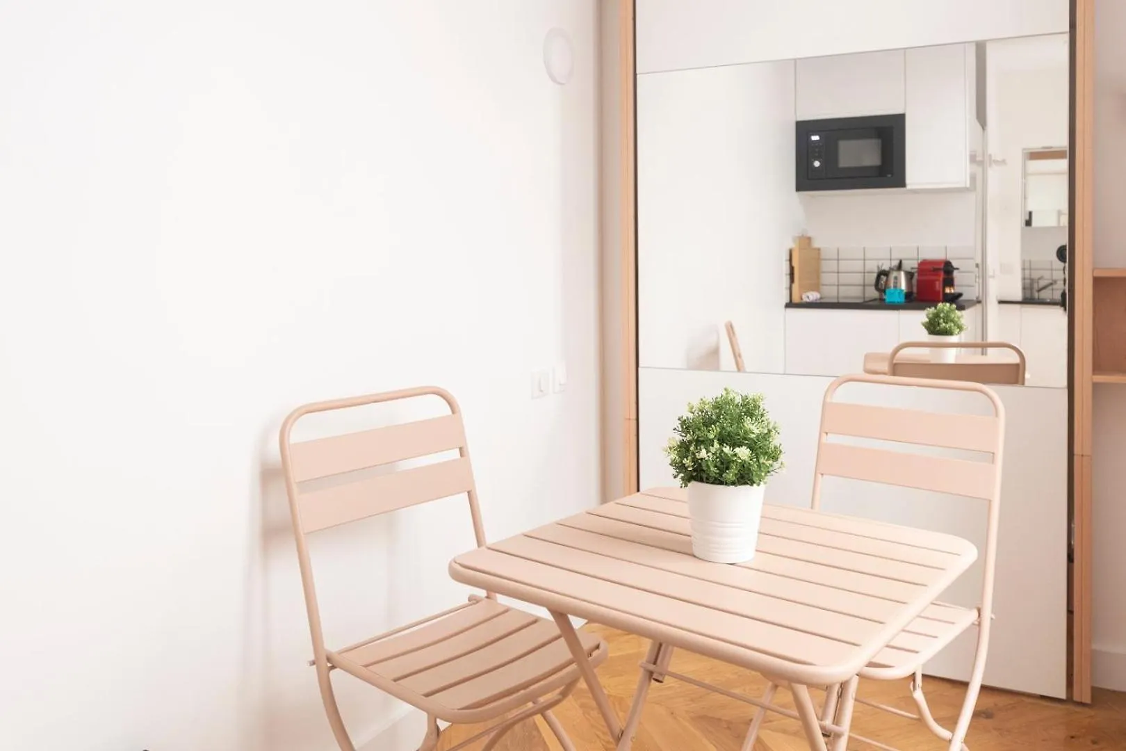 Super Central Mini Studio - 2 Pax, Murphy Bed Apartment Paris 0*,  France