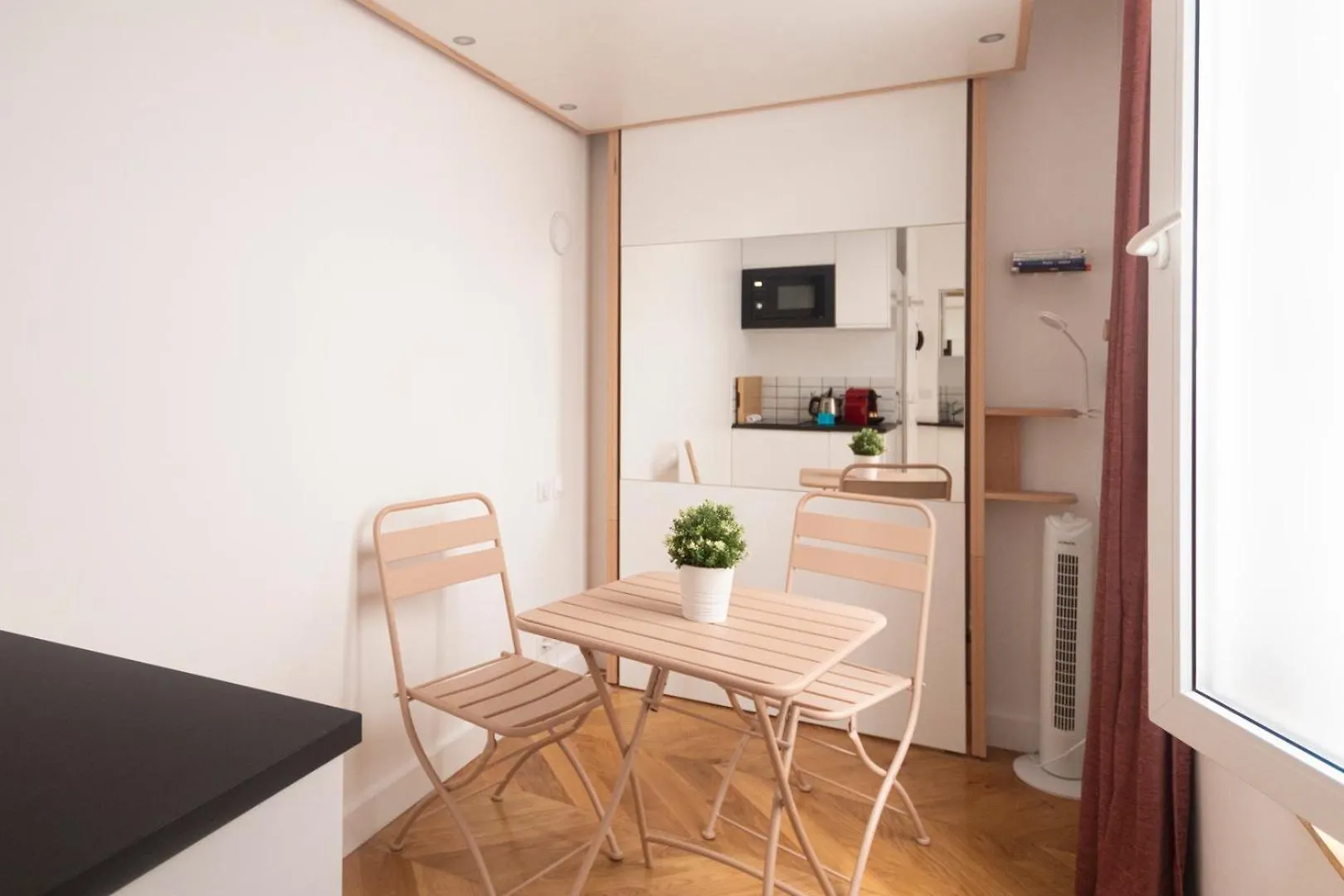 Super Central Mini Studio - 2 Pax, Murphy Bed Paris 0*,  France