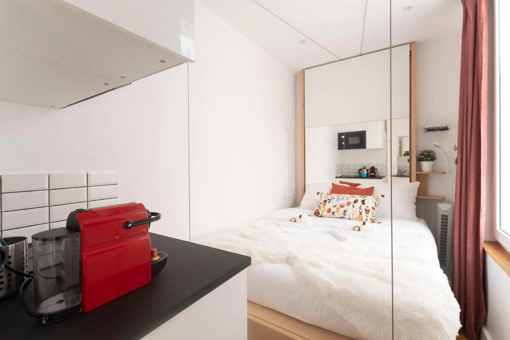 Super Central Mini Studio - 2 Pax, Murphy Bed Paris Appartement
