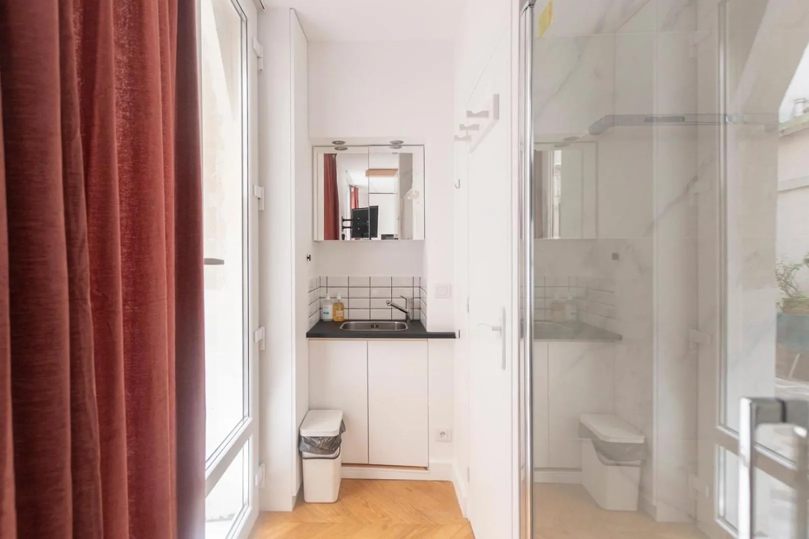 Super Central Mini Studio - 2 Pax, Murphy Bed Paris France