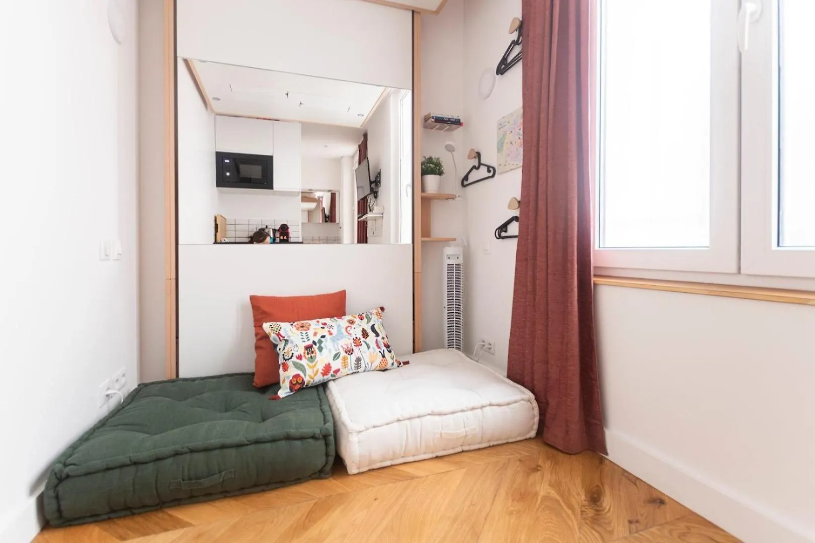 Super Central Mini Studio - 2 Pax, Murphy Bed Paris France